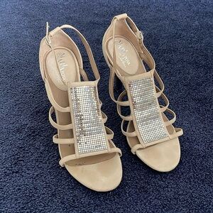 Size 10M Maria Sharapova by Cole Haan with Nike air beige 4" heel